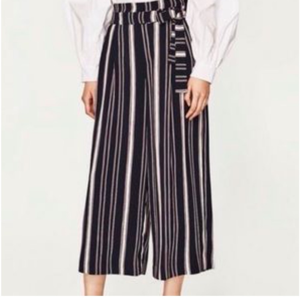 Zara size X large navy
& red striped high waist cropped wide leg